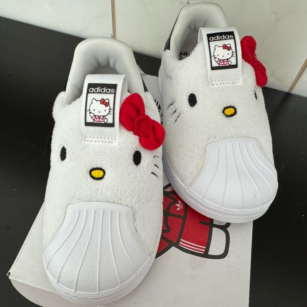Adidas Hello Kitty White Sneakers Sanrio Bow - Picture 2 of 3